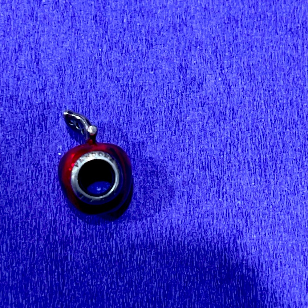 Apple Pandora charm. Perfect for teachers or Snow White fans.